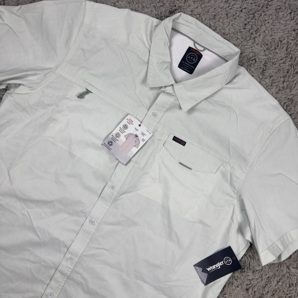 NWT Wrangler ATG Shirt Mens 2XL Cedar Zip Pocket Short Sleeve Button Up Green